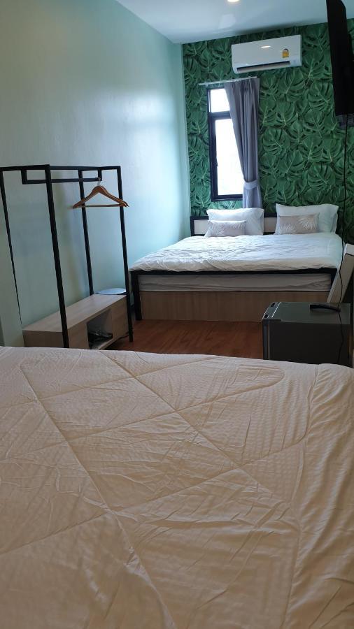 Nature Village Hostel Банкок Екстериор снимка